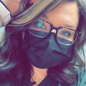 Meet your Posher, Lara